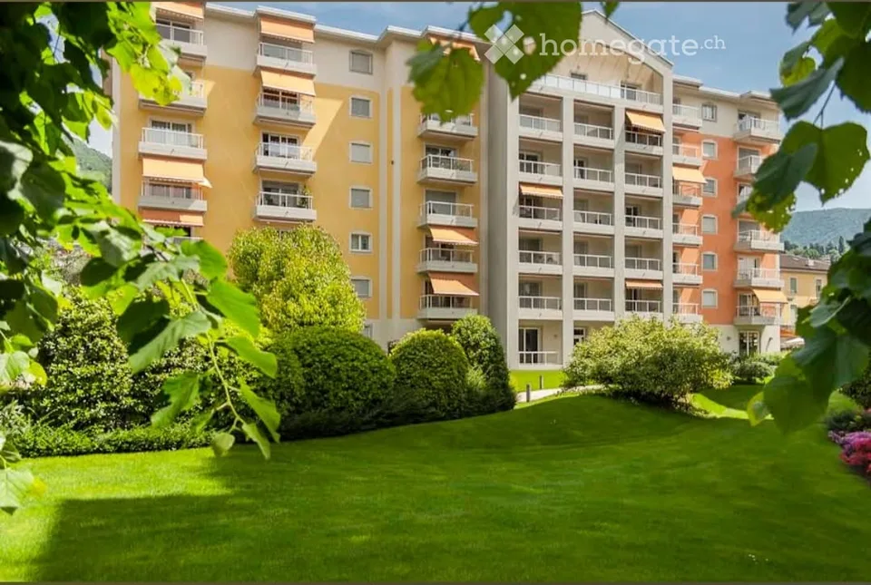 Charming 2.5-Room Apartment with Balcony in Viganello – Available Immediately