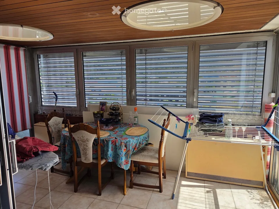 Grand appartement en attique de 3 pièces avec jardin d'hiver et 2 balcons