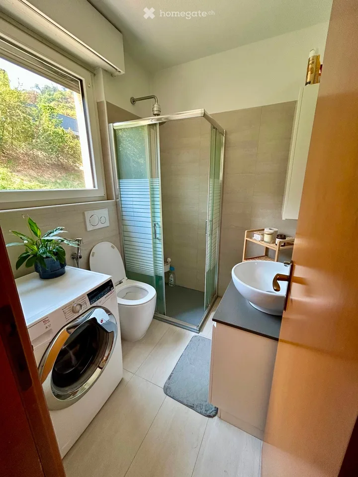 1,5 APPARTEMENT LUMINEUX ET AMÉNAGÉ À PARADISO