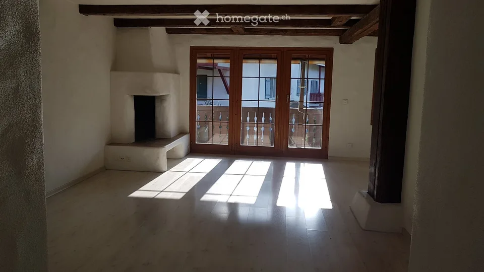 Appartamento luminoso 4.5 locali con balcone e caminetto