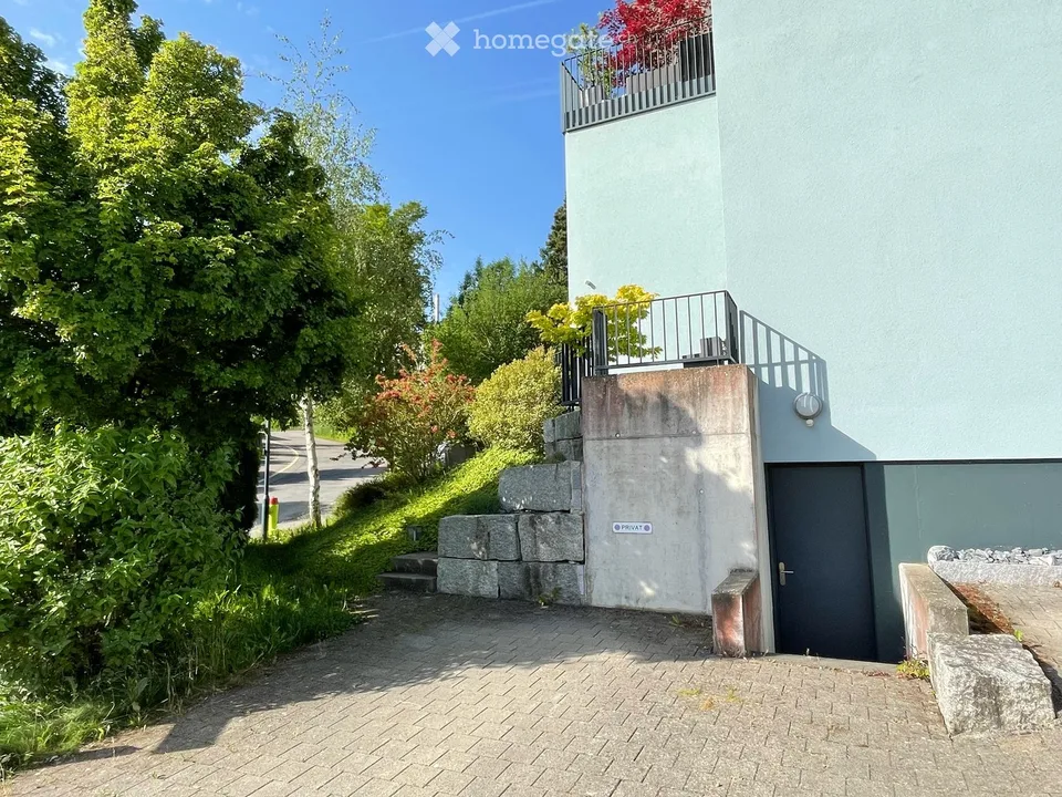 Attraktive 4.5-Zimmer-Gartenwohnung mit grosszügigem Aussenbereich