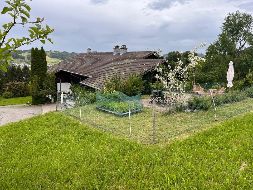 6-Zimmer-Hausteil, in wunderbarer Umgebung mit Weitsicht