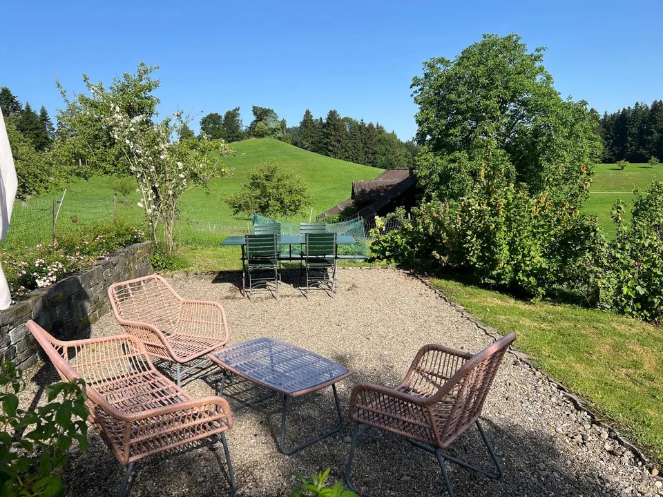 6-Zimmer-Hausteil, in wunderbarer Umgebung mit Weitsicht