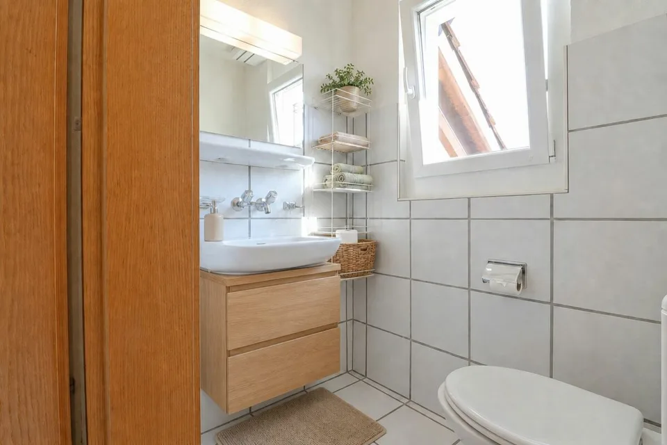 Living on two levels - 4½-room maisonette with fireplace, sauna, and sunny balcony