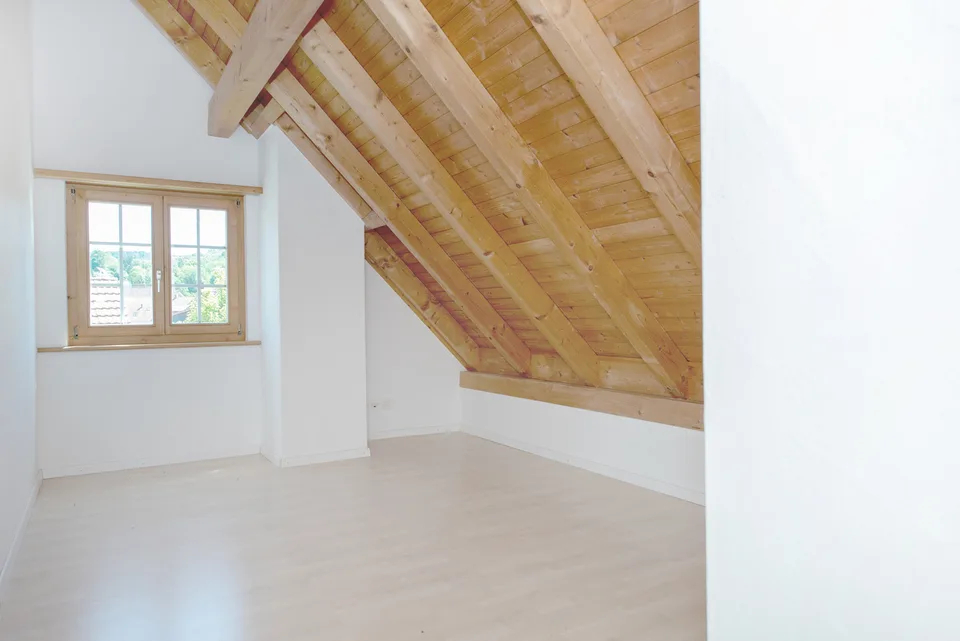 Charmante Dachwohnung im Dorfzentrum – Foto 12 von 14