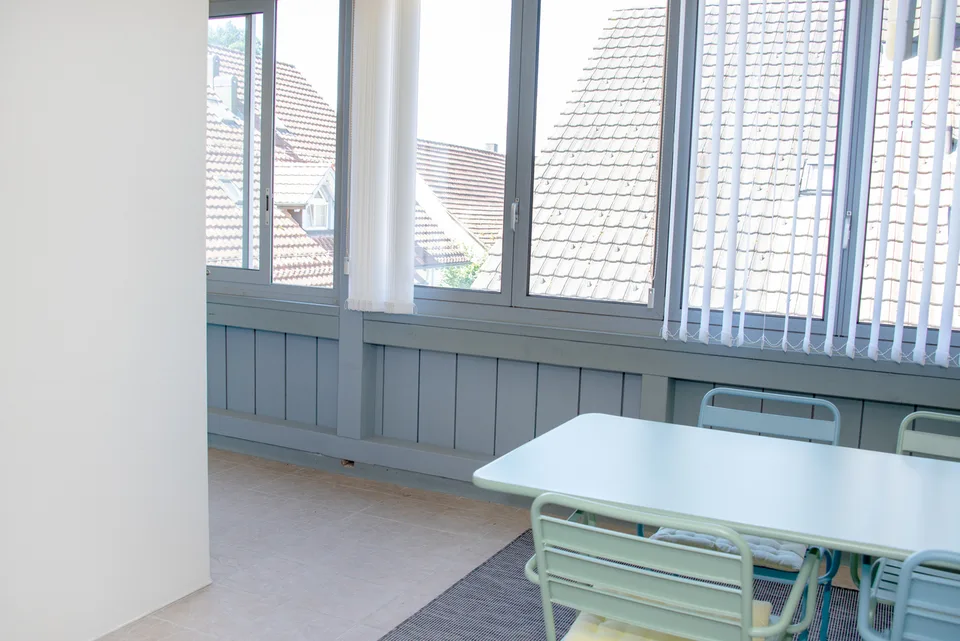 Charmante Dachwohnung im Dorfzentrum – Foto 6 von 14