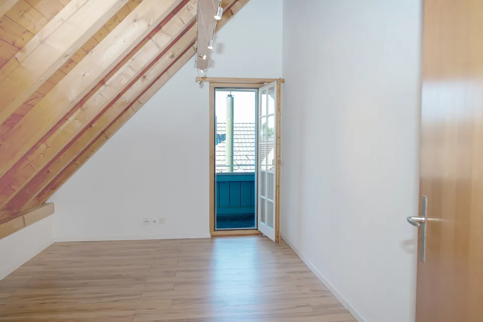 Charmante Dachwohnung im Dorfzentrum – Foto 10 von 14