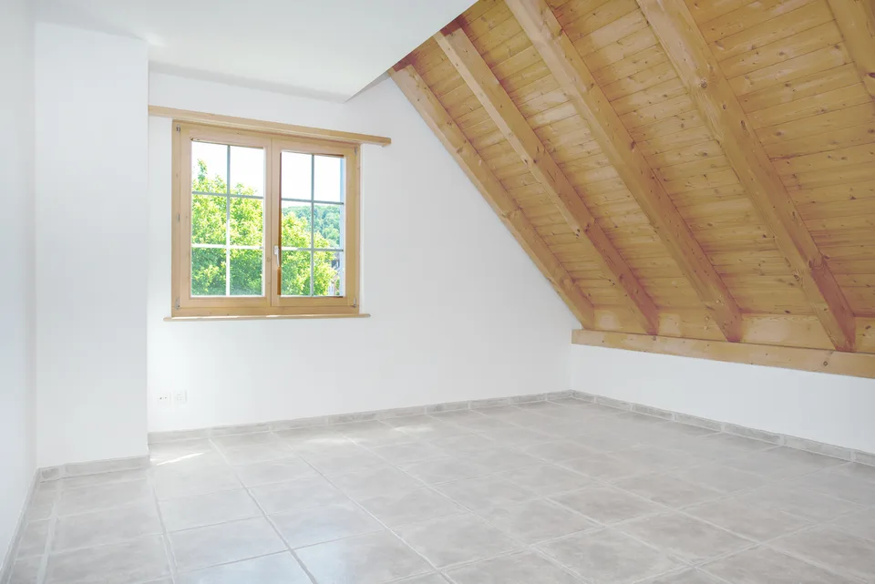 Charmante Dachwohnung im Dorfzentrum – Foto 9 von 14