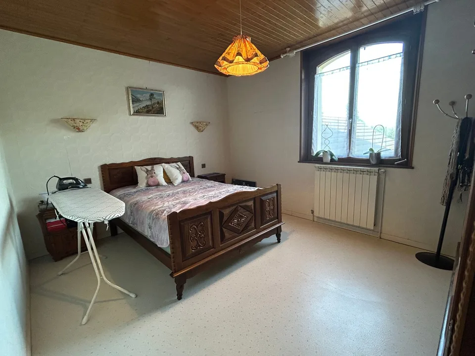 7.5-room country house with 1 ha of land in Monthureux-sur-Saône (FR) near Basel and Boncourt