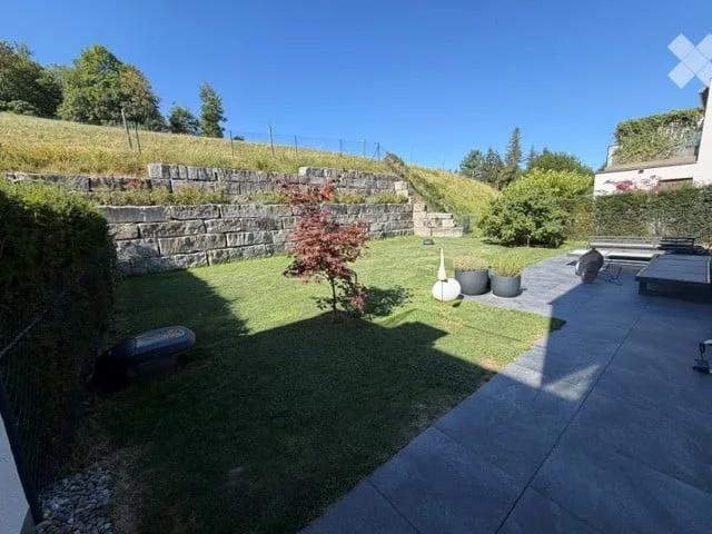 Appartamento-mansarda esclusivo e spazioso di 5,5 locali con vista mozzafiato sul lago di Zurigo e le montagne