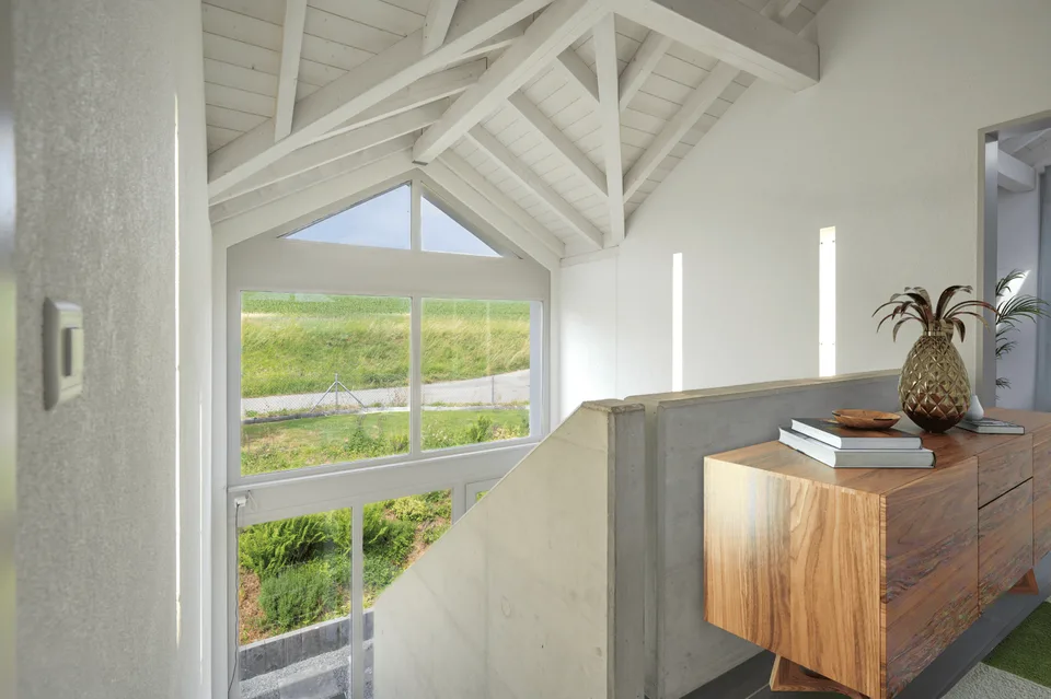 Villa dell'architetto con panorama e piscina infinity – dove l'architettura, la vista panoramica e il lusso si fondono