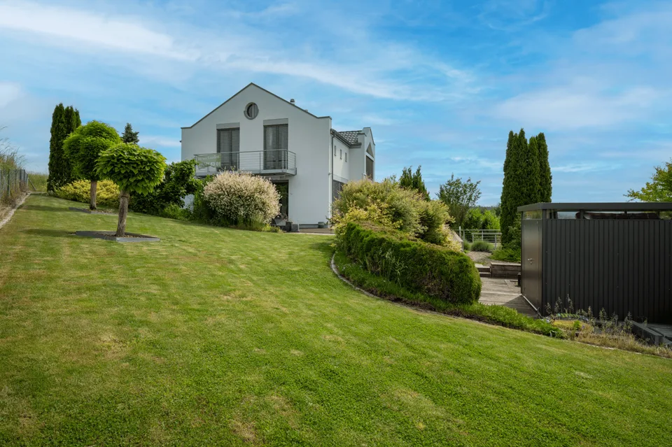 Villa dell'architetto con panorama e piscina infinity – dove l'architettura, la vista panoramica e il lusso si fondono