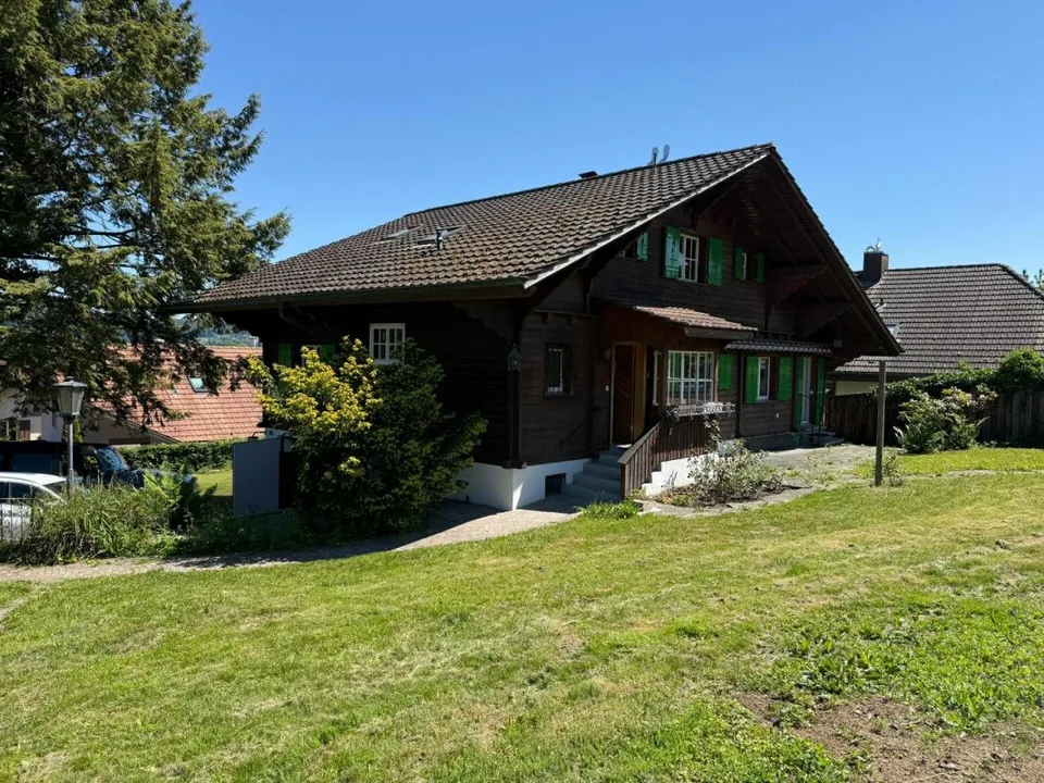 Chalet Con Charme, Molto Terreno e Grande Potenziale