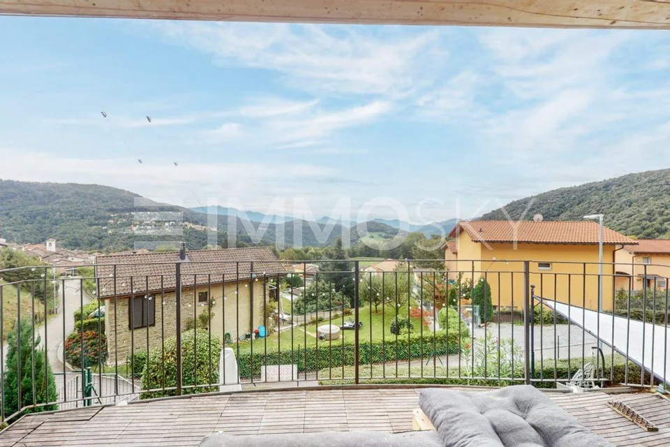 Splendida casa con mansarda panoramica, terrazze e giardino privato