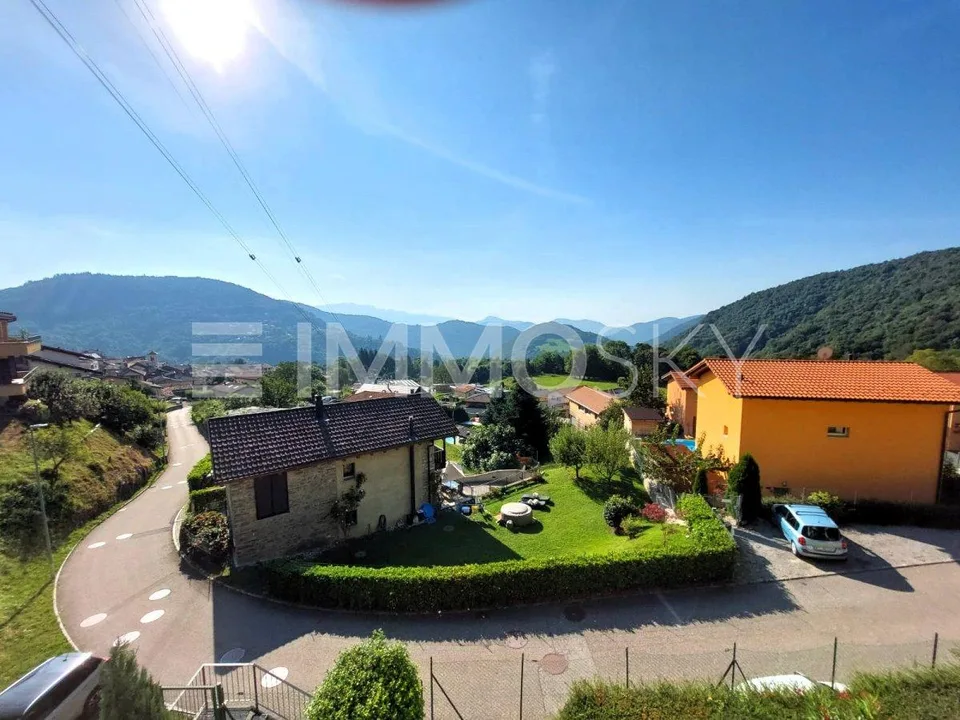 Splendida casa con mansarda panoramica, terrazze e giardino privato