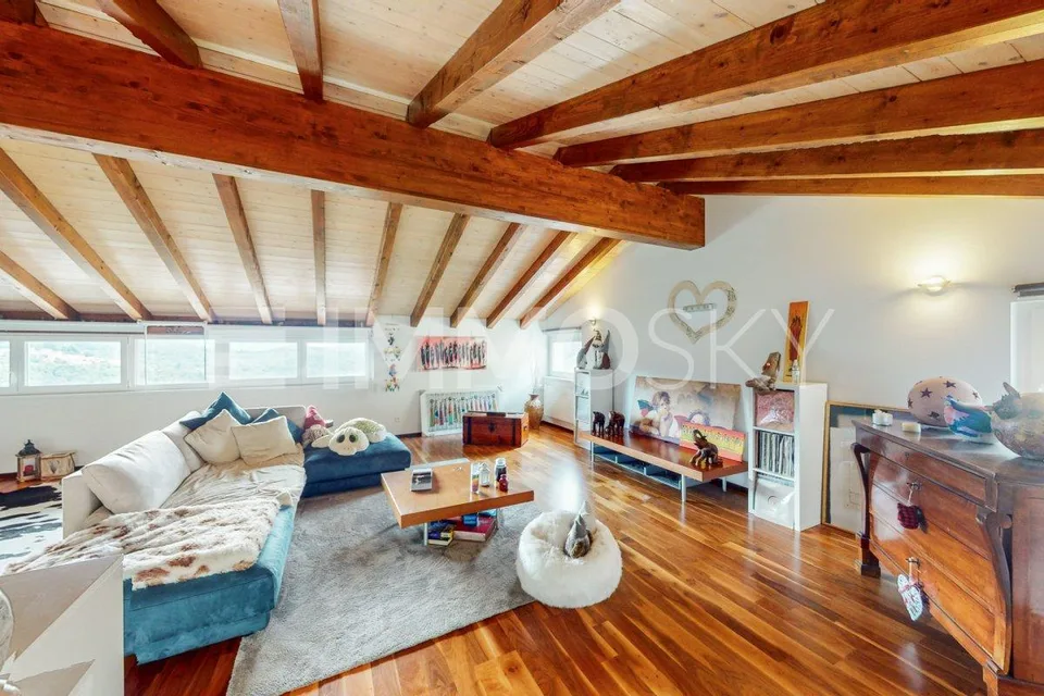Splendida casa con mansarda panoramica, terrazze e giardino privato