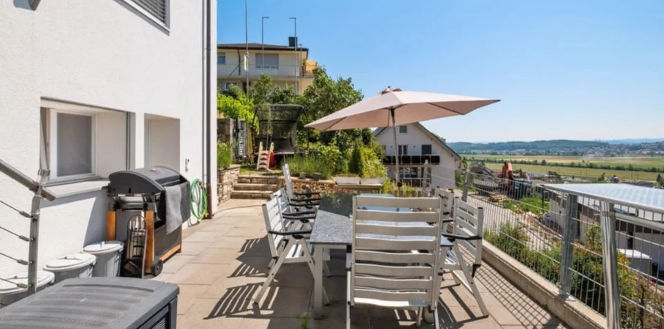 7.5-Zimmer-Doppeleinfamilienhaus an Südhanglage mit Alpenpanorama