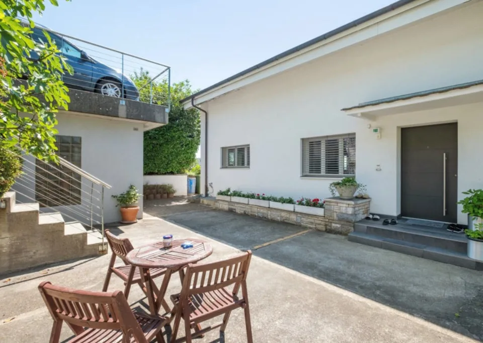 7.5-Zimmer-Doppeleinfamilienhaus an Südhanglage mit Alpenpanorama