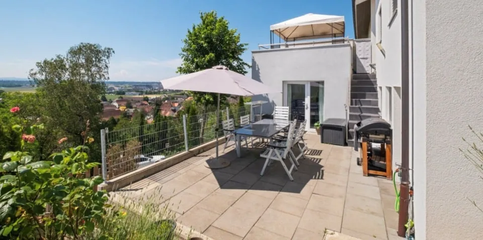 7.5-Zimmer-Doppeleinfamilienhaus an Südhanglage mit Alpenpanorama