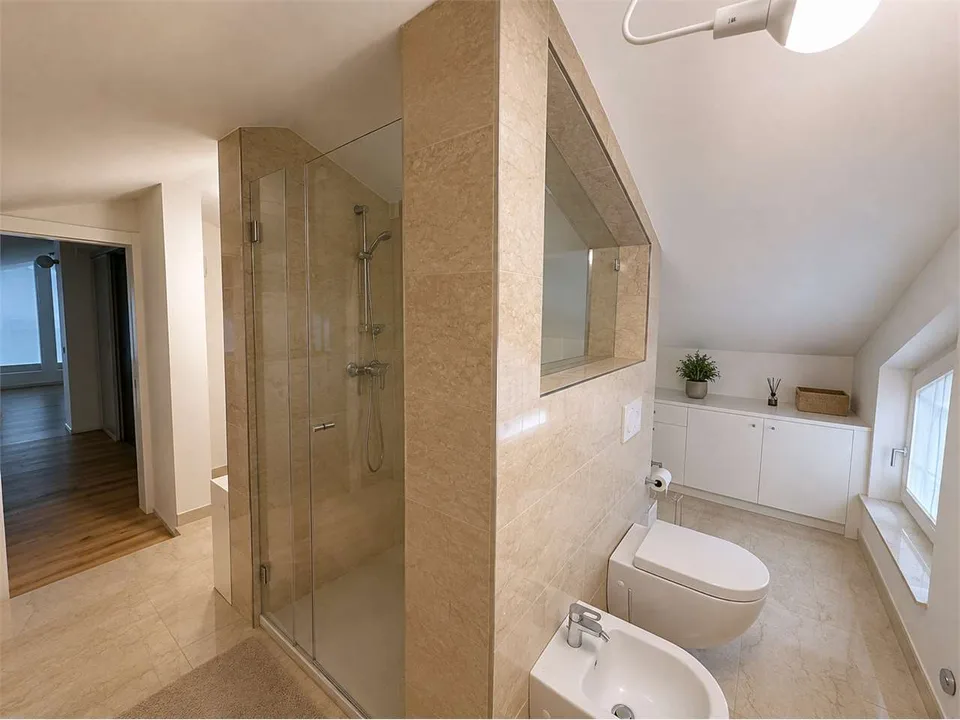 Esclusivo duplex a pochi minuti dalla TASIS