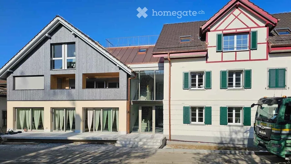 Schöne Dachwohnung in zentraler Lage