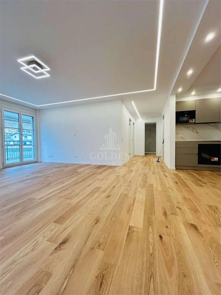 Wohnung mit 3.5 Zimmern renoviert mit großer Terrasse