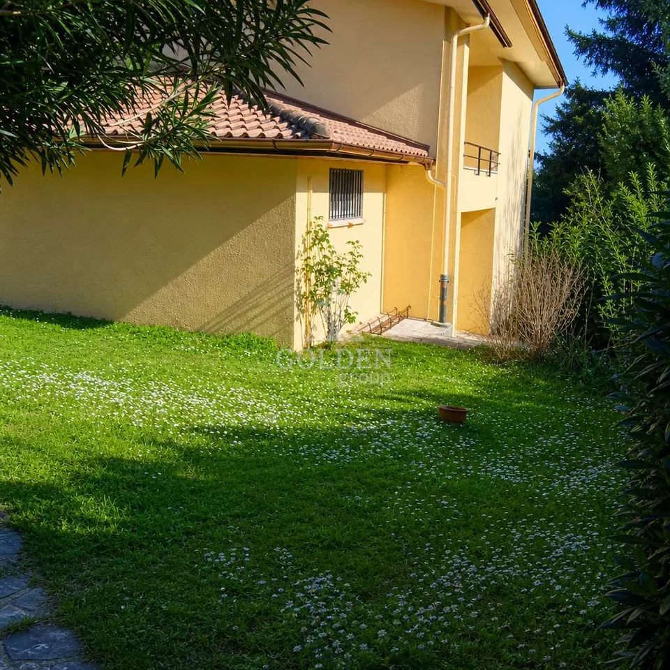Ampio 4.5 locali ristrutturato con giardino privato a Tremona