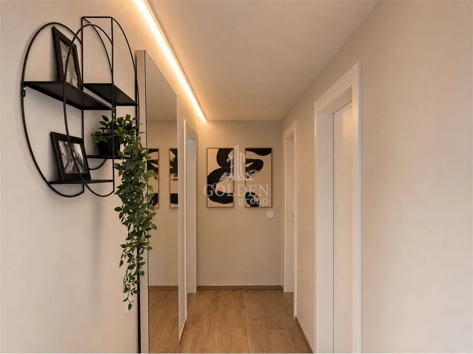 Attico con terrazza panoramica e piscina privata