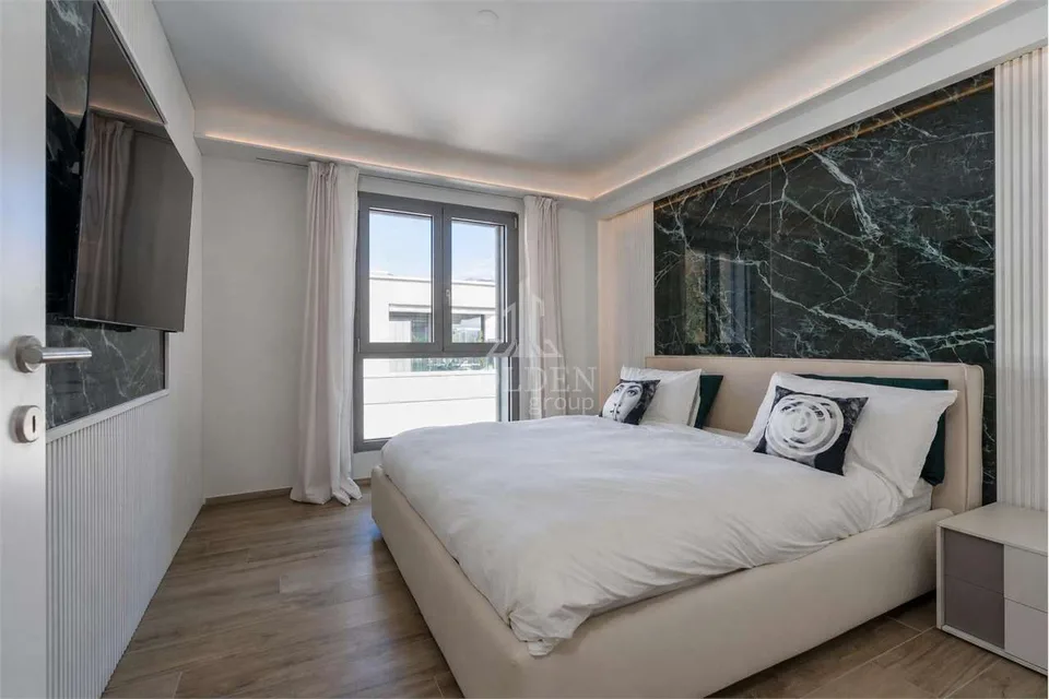 Attico con terrazza panoramica e piscina privata