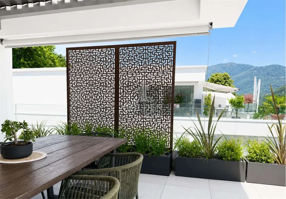 Attico con terrazza panoramica e piscina privata