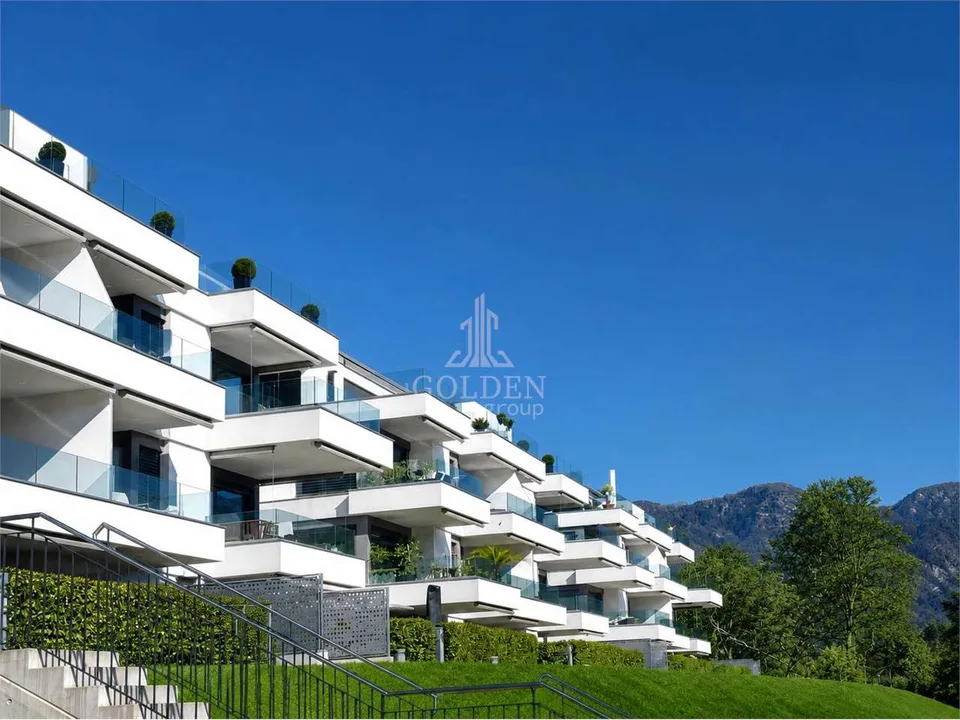 Attico con terrazza panoramica e piscina privata