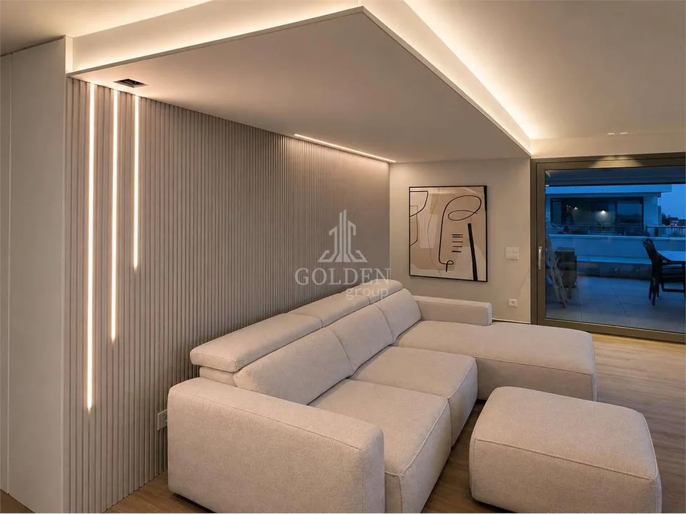 Attico con terrazza panoramica e piscina privata