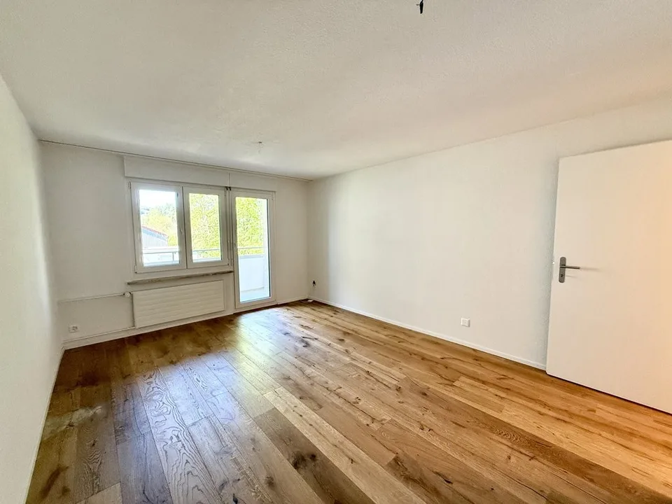 CHARMANTE 3.5 ZIMMER ATTIKAWOHNUNG ZU VERMIETEN