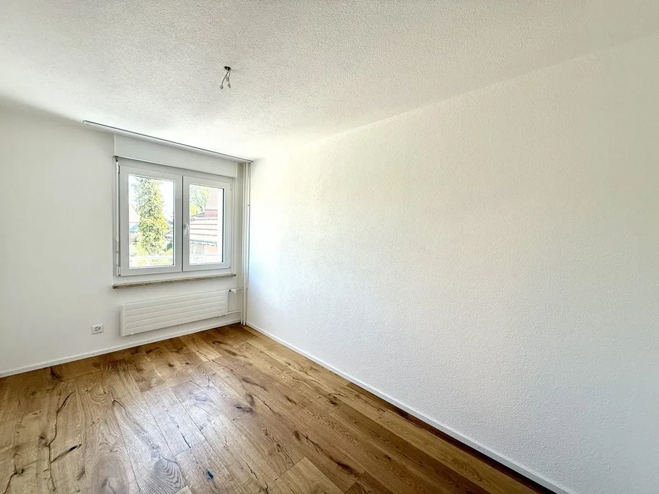 CHARMANTE 3.5 ZIMMER ATTIKAWOHNUNG ZU VERMIETEN