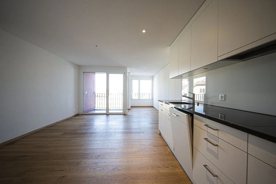 GROSSZÜGIGE 3.5 ZIMMER WOHNUNG IN GRABS