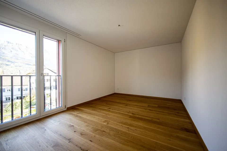 GROSSZÜGIGE 3.5 ZIMMER WOHNUNG IN GRABS