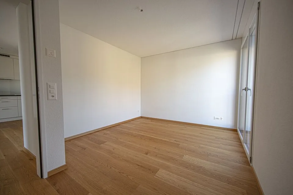 GROSSZÜGIGE 3.5 ZIMMER WOHNUNG IN GRABS