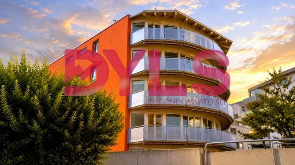 GERÄUMIGES 4.5-ZIMMER-WOHNUNG MIT 125 MQ UND GROßEM BEWOHNBAREM BALKON