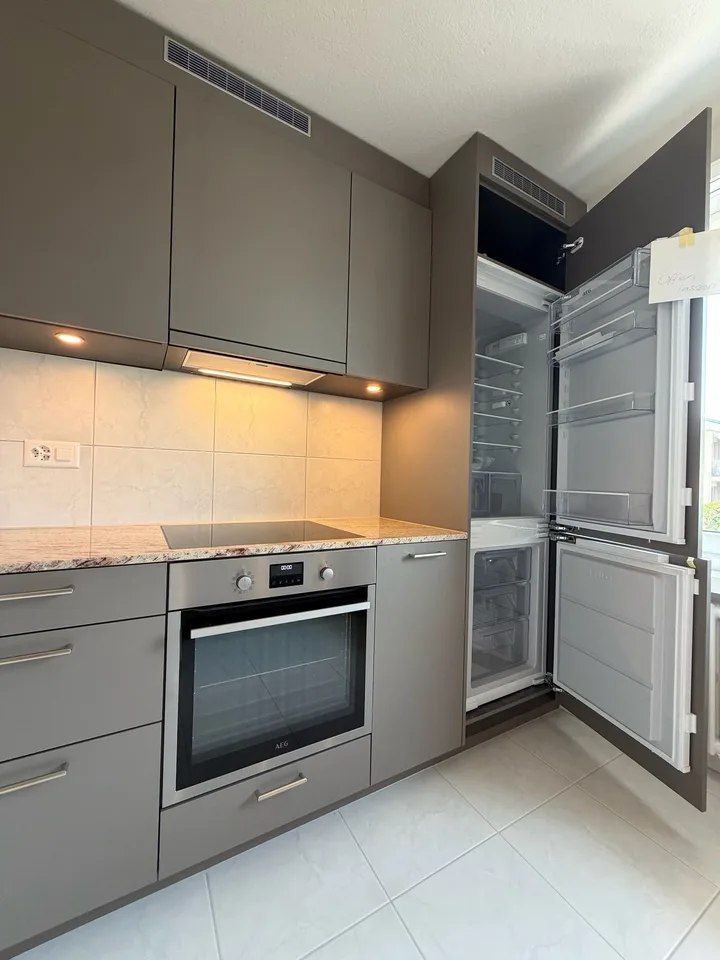 Appartement spacieux rénové de 4,5 pièces à Dübendorf avec balcon