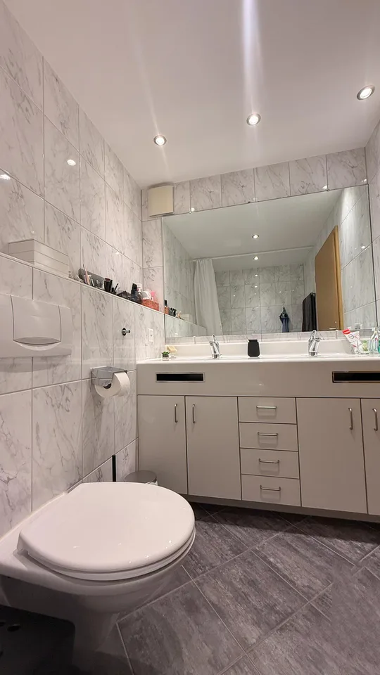 Appartement de ville attractif 4 1/2 pièces avec 2 balcons et vue loin