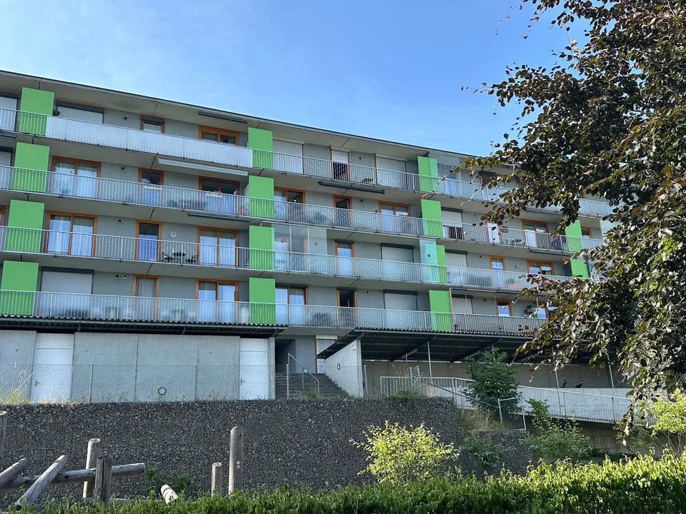 Appartement de ville attractif 4 1/2 pièces avec 2 balcons et vue loin