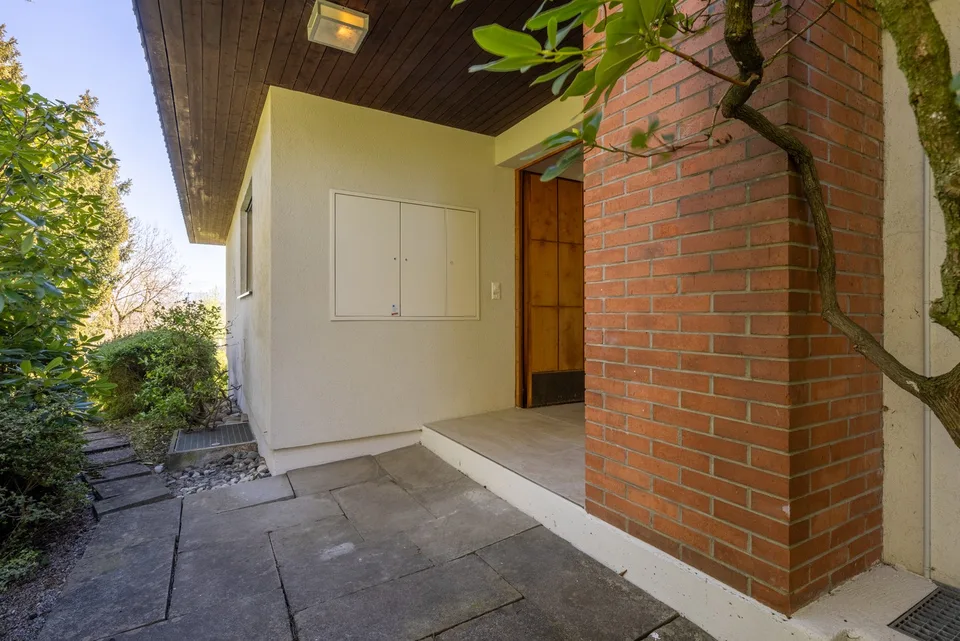 Detached, newly renovated single-family house with garden
