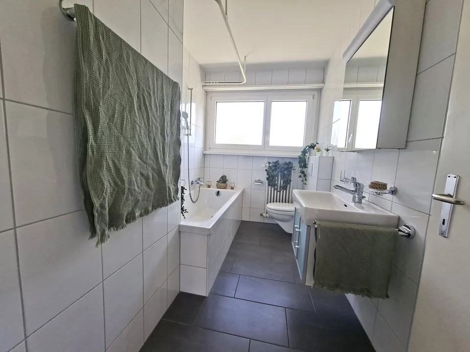 Attraktive 4-Zimmerwohnung mit Balkon und schöner Aussicht