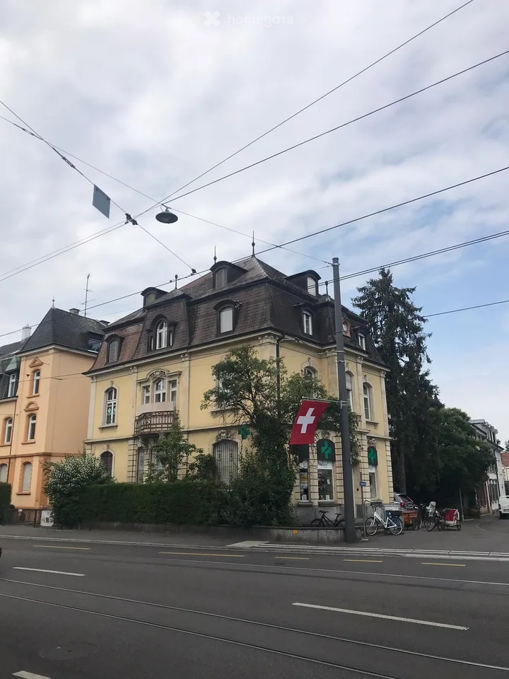 Spazio di ufficio o di pratica affascinante con fascino di edificio antico in una posizione privilegiata ad Allschwil