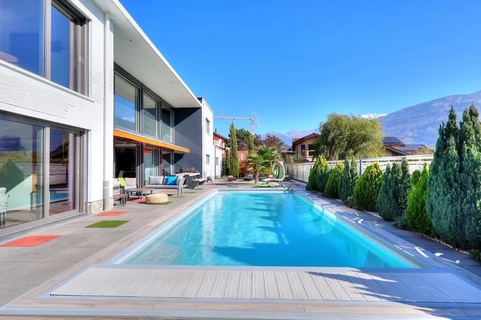 Prestigieuse villa individuelle de 6.5 pièces avec piscine et ascenseur