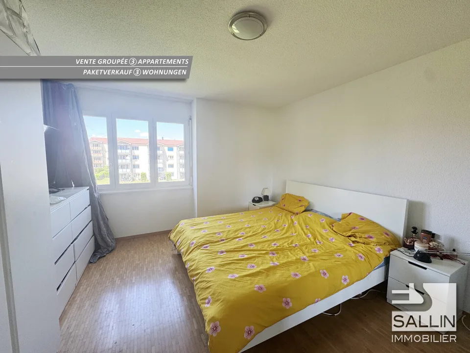 Verkauf von 3 Wohnungen, 2x 5 Zimmer und 4 Zimmer + 3 Innenparkplätze