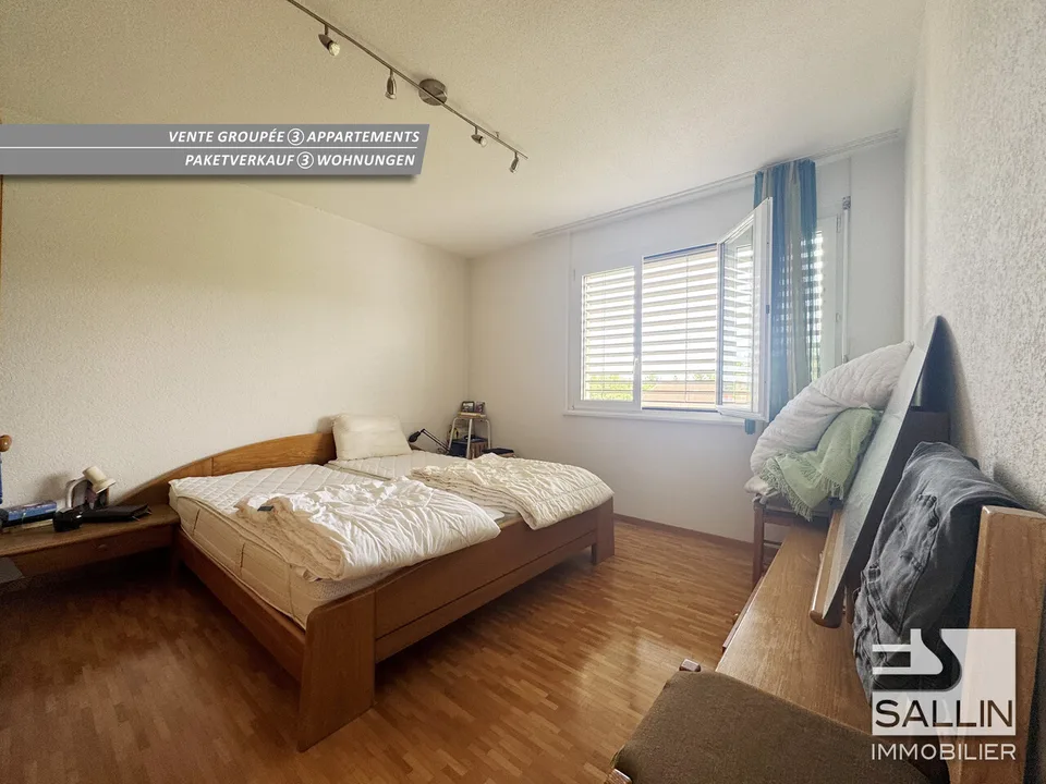 Verkauf von 3 Wohnungen, 2x 5 Zimmer und 4 Zimmer + 3 Innenparkplätze