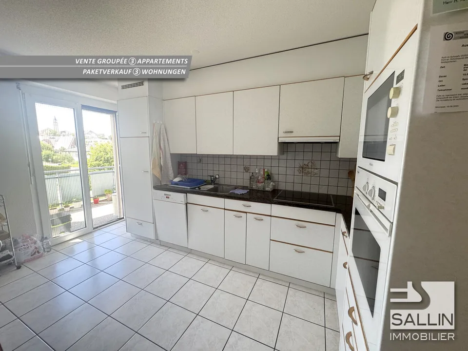 Verkauf von 3 Wohnungen, 2x 5 Zimmer und 4 Zimmer + 3 Innenparkplätze