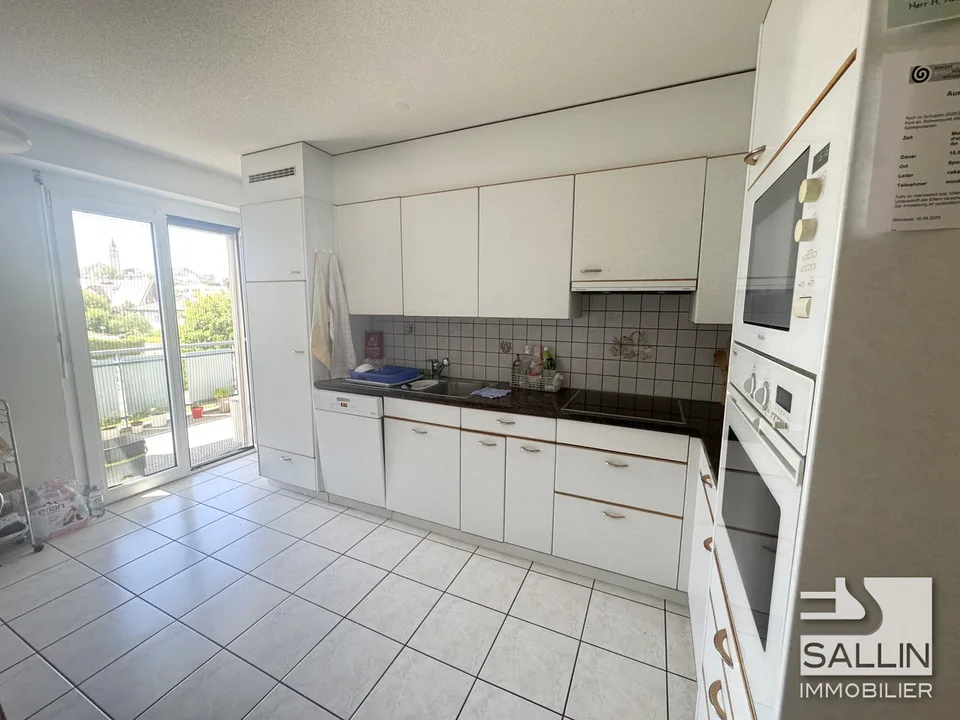 Spacieux appartement de 5 pièces  au 3ème étage avec place intérieure