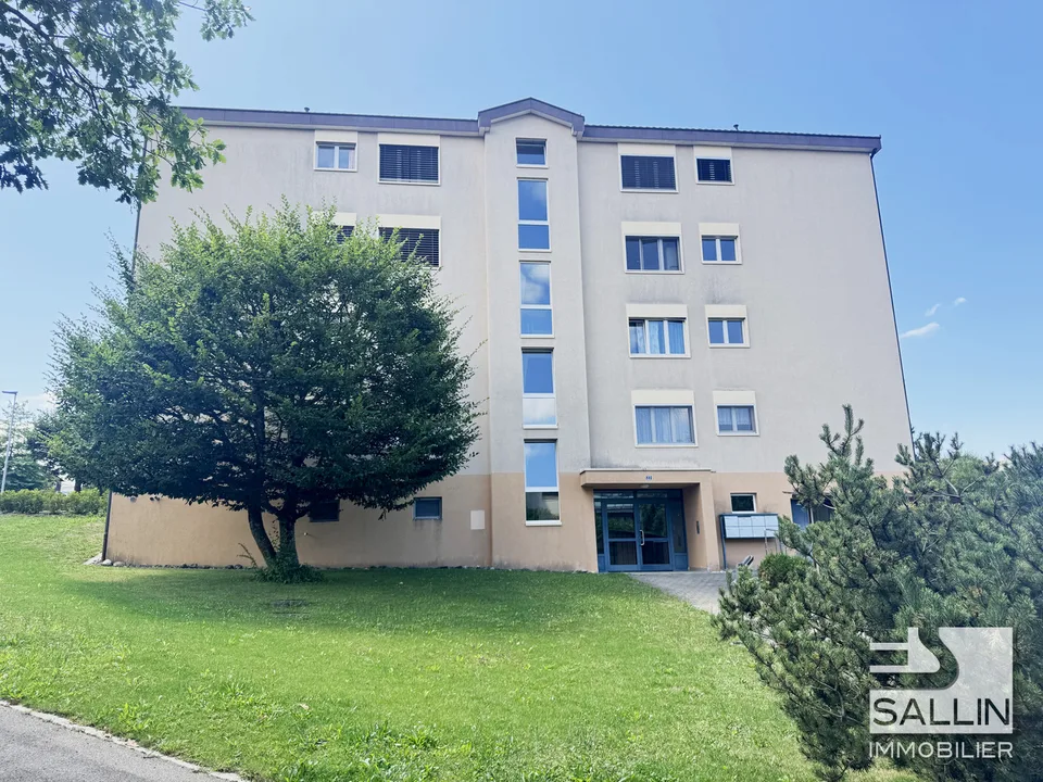 Spacieux appartement de 5 pièces  au 3ème étage avec place intérieure